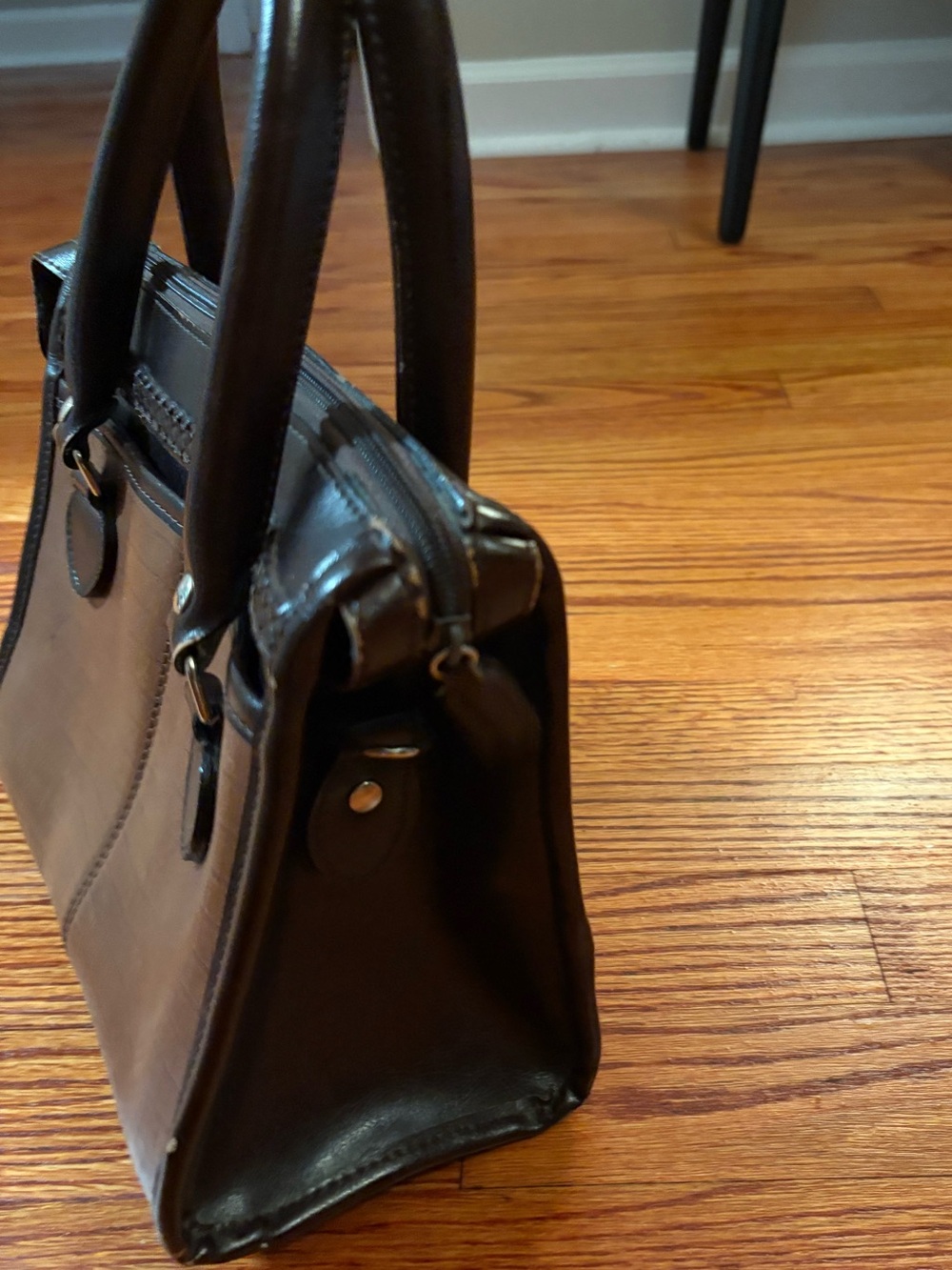 Brighton Brown Two-Tone Leather Shoulder Bag - Picture 5 of 8